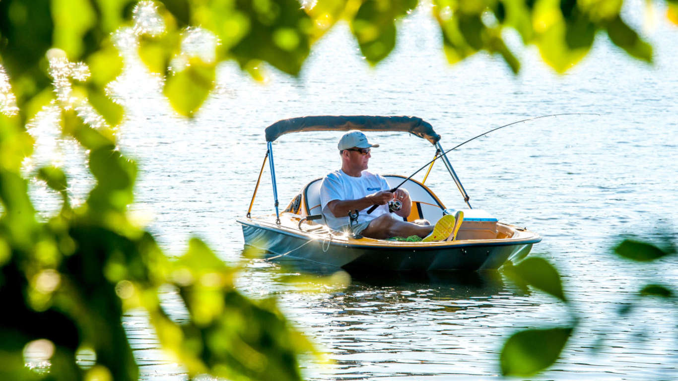 Enjoying Fishing by Paddle Boat - Zillah Lakes Inn
